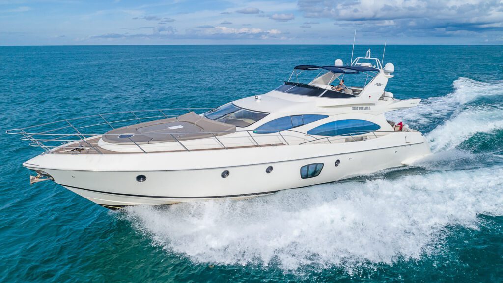 Azimut 68 ‘ Fly With Jet Ski