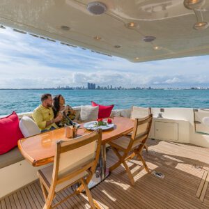 Azimut 68 ‘ Fly With Jet Ski