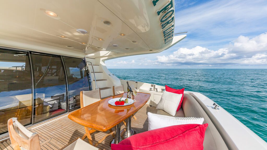 Azimut 68 ‘ Fly With Jet Ski