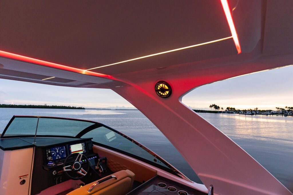 h33-ob-image-interior-cape-coral-hardtop-1-custom-996674 (1)