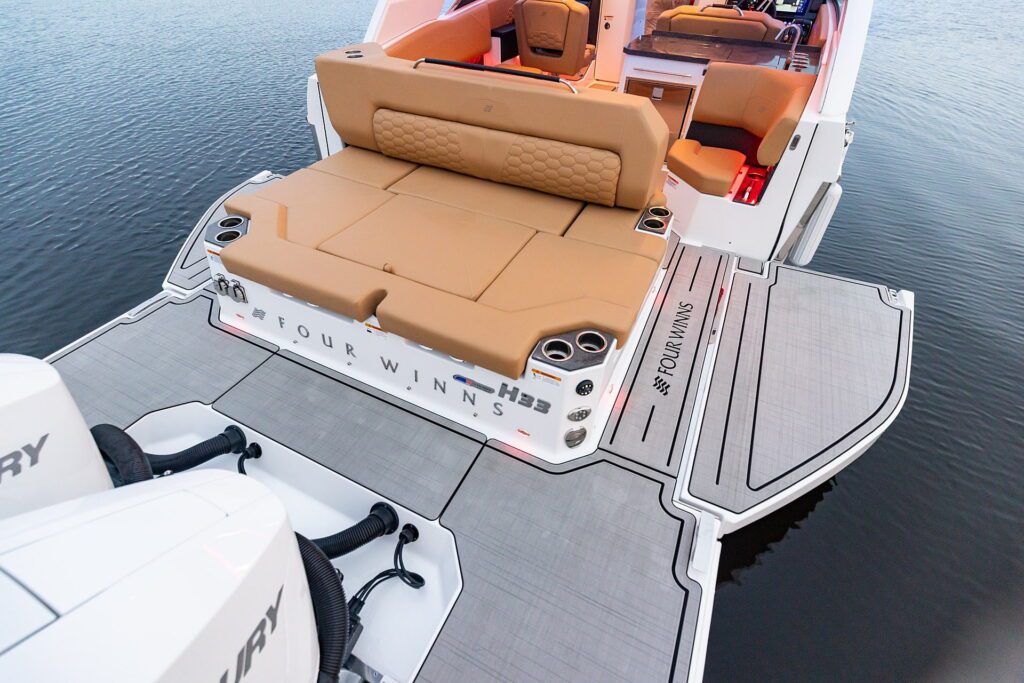 h33-ob-image-interior-cape-coral-swimplatform-1-724854 (1)