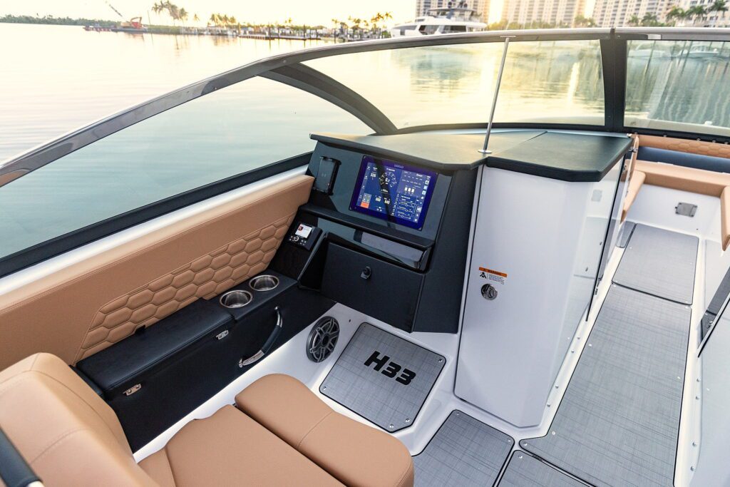 2026 Four Winns H33 O/B